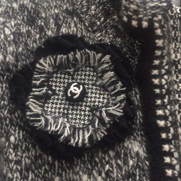 Chanel beautiful Cashmere Cardigan - Picture 6 of 8